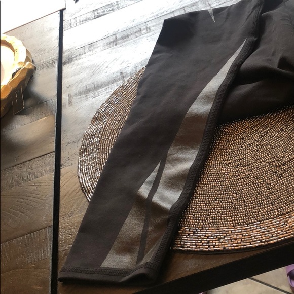 Alo yoga 🧘‍♀️ ❤️ - Picture 5 of 6